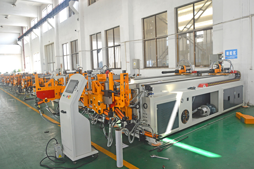 Installation and debugging of pipe bending machine mold