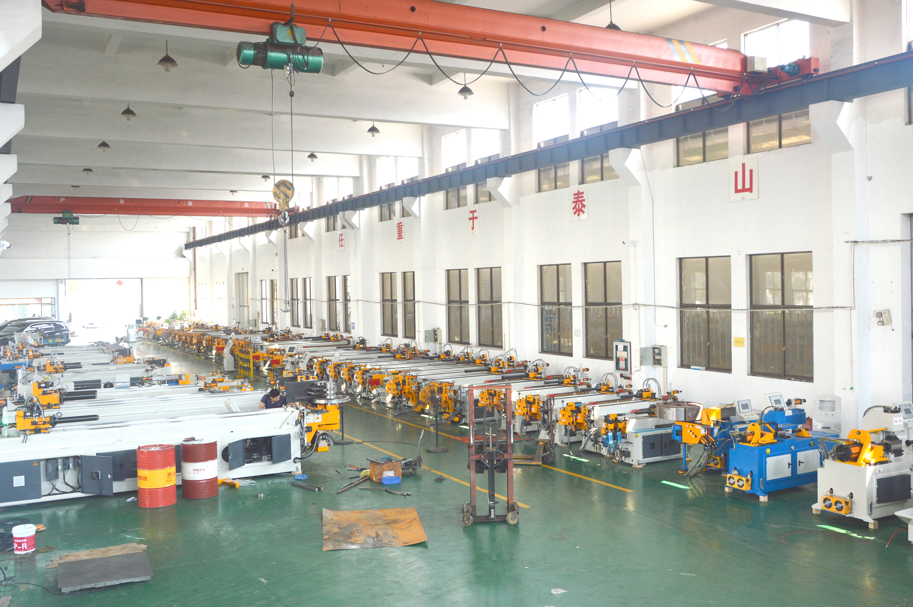 顶墩弯管机工作原理